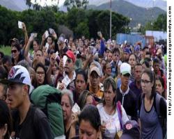 Susmuyoruz; On binlerce Venezuelalı Kolombiya’ya akın etti