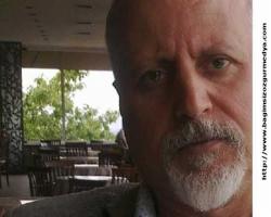 TAMER UYSAL: AMERİKA’YE NİYE GELİR?