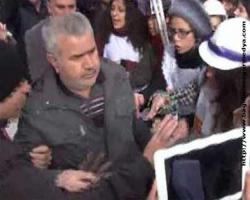 Kadınların eyleminde Sıcan'a dayak