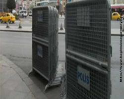Fareli Köyün Partisi'nin 1 Mayıs tahrik işlemleri şimdiden başladı: Bariyerler Taksim'e getirildi...