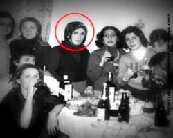 Fareli Köyün Partisi yandaşı bile Emine'nin  