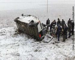 Öğrenci servisi takla attı: 9 yaralı