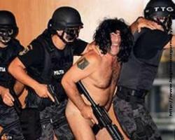 İç güvenlik paketi yasalaşırsa, polis donunuzu bile çıkarttırarak arama yapabilecek'
