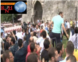 Sultanahmet'te Çinli zannettikleri Koreli gruba saldırdılar