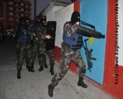 Polis baskınlarında 1302 kişi gözaltına alındı 