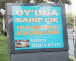  Tehdit gibi seçim afişi