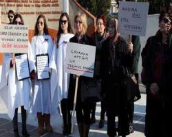 Kadınlar eylemde: Tecavüzün bahanesi olmaz