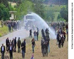 Maraş'ta Alevilere tazyikli su, gaz, gözaltı