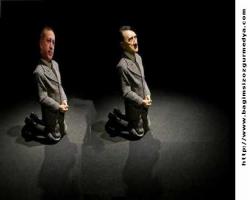 Sırada bizimki bekliyor; Diz çöken Hitler heykeline 17.2 milyon dolar