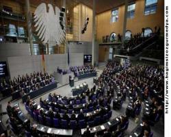 Böhmermann’ın ‘Erdoğan şiiri’ Alman Parlamentosu’nda okundu