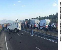 Bingöl'de bombalı saldırı: 5 polis hayatını kaybetti