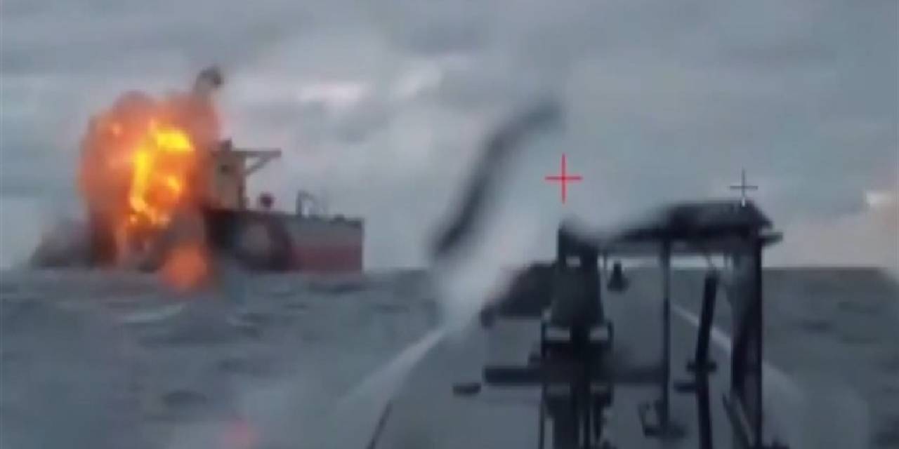 Ukrayna Karadeniz'de Rus petrol tankerini vurdu