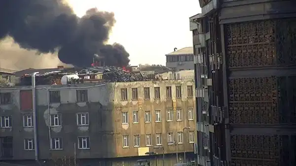 5. kattan aşağıya atladı!